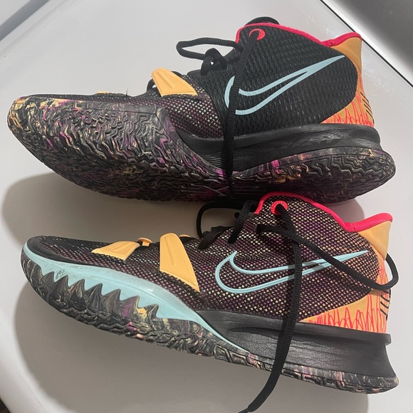 nike kyrie 7 soundwave
